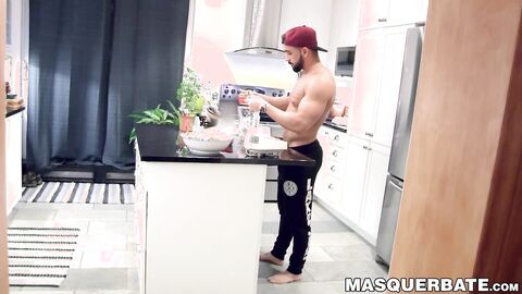 Bearded hottie Zack Lemec pleases his dick with his strong hands