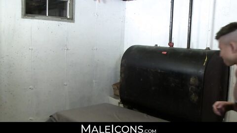MaleIcons.com - Hot Hans Berlin's encounter with Asian jock Jessie's tight ass