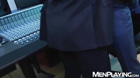 Gustavo Cruz buries his cock deep into Manuel Skyes muscular ass