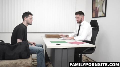 FamilyPornSite.com - Chris Damned dick sucked by Ryland Kingsman