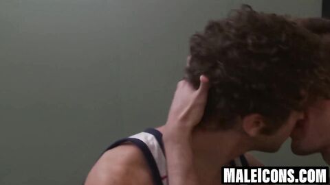 MaleIcons.com - Calvin Banks goes all in inside Dirk Wakefields ass