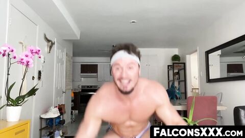 FalconsXXX.com - Muscle jock Skyy Knox riding a big fat dildo in a hot solo toy play