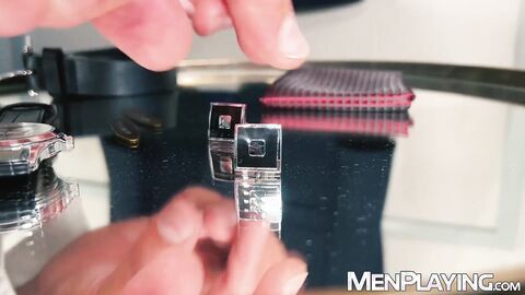 Muscular stud Alan Vicenzo strokes his thick cock solo