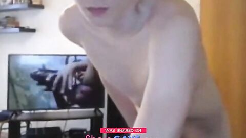 Twink Works Up a Sweat Rubbing One Out on Webcam