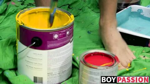 Slim twink boyfriends exchange blowjobs until spilling cum