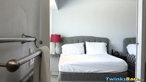 Slim Payton Connor barebacks Justin Underwood in the shower