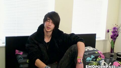 Amateur emo Tommy May stroking it nicely until creamy climax
