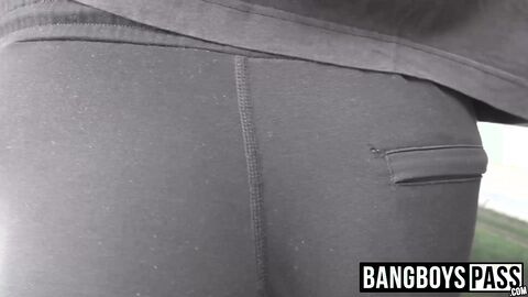 Mature dude Benjamin Bean offers ass to Mateo Contis piercing dick