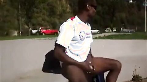 Huge Dick Public Handjob by Amateur Outdoors