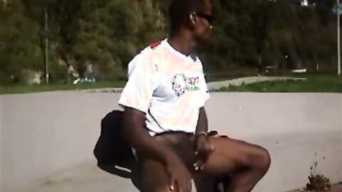 Huge Dick Public Handjob by Amateur Outdoors