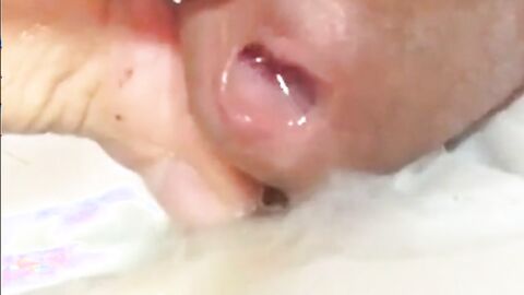 Asian Amateur Bareback: Cumming Hard