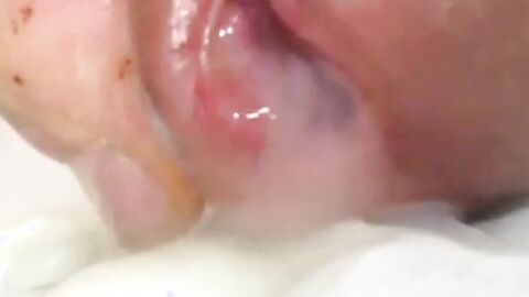 Asian Amateur Bareback: Cumming Hard