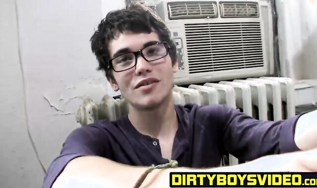 Young hottie Ryan jacked his thick massive dong before cumming