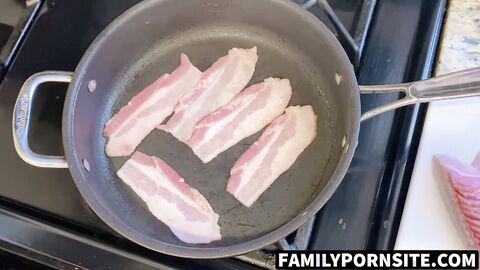 FamilyPornSite.com - Blonde Johnny Ford burned birthday bacon so I eat ass