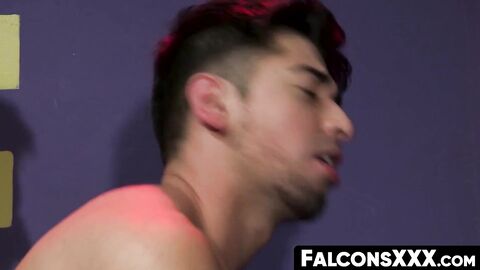 FalconsXXX.com - Athletic jocks Brett Dylan and Sean Maygers in a raw anal fuck sessi