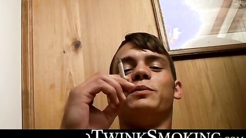 Straight buddies Cain and Boomer Jacoby chainsmoking and tries cock sucking for the f