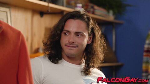 Luca del Rey fucked raw by stud MrDeepVoice in surf shop