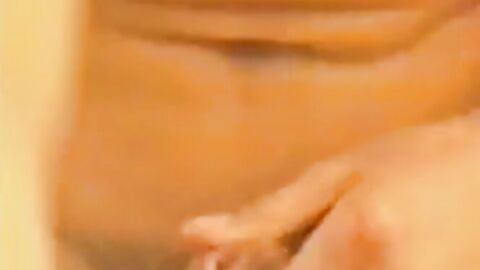 Twink Handjob auf der Wiese