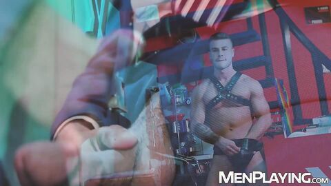 Leather clad hunk Allen King raw rides Latino DILF Nicholas Bardem