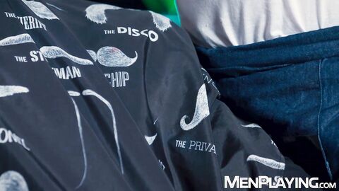 Muscular Bruce Beckham relentlessly bareback with Mark Vallant