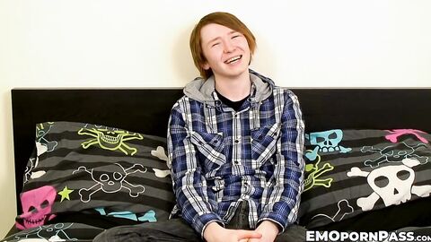 Alluring emo Jack Halliwell jacking his big dick well to jizz out