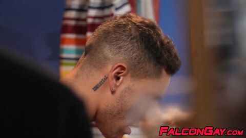 Hunks Damian Night and Oliver Marks breed hard after cock gobbling