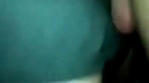 Sexo Bareback no Banheiro do Bar com Latinos Amadores