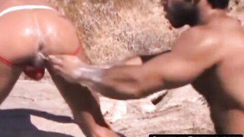 CentralFisting.com - Huessein and Paris take turns on Lasalle