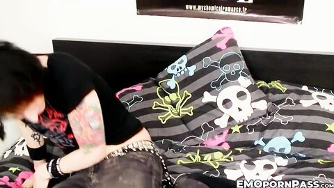 Tattooed emo Mylo Fox using hands and sex toys to make himself cum