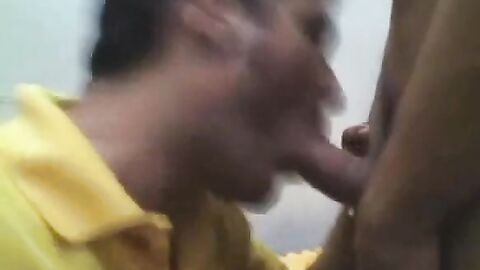 Chupando a Beto: Mamada Amateur de Twink Latino