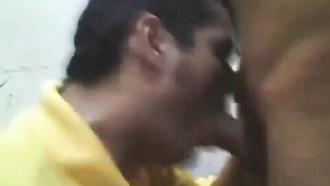 Chupando a Beto: Mamada Amateur de Twink Latino