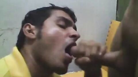 Chupando a Beto: Mamada Amateur de Twink Latino