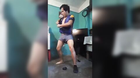 Jesus en boxer jalandose el pene avienta semen #1