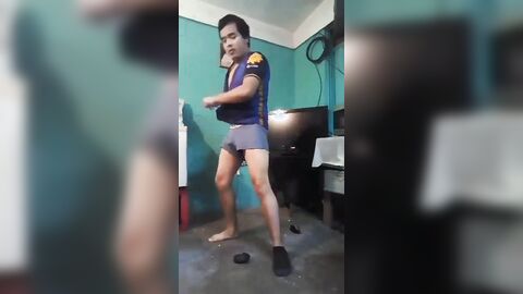 Jesus en boxer jalandose el pene avienta semen #1