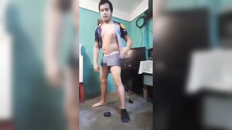 Jesus en boxer jalandose el pene avienta semen #1