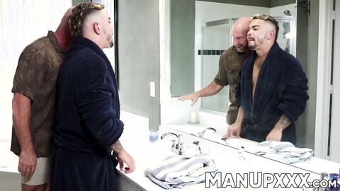 Killion Knox teases and pleases Ray Boogie in front of the mirror