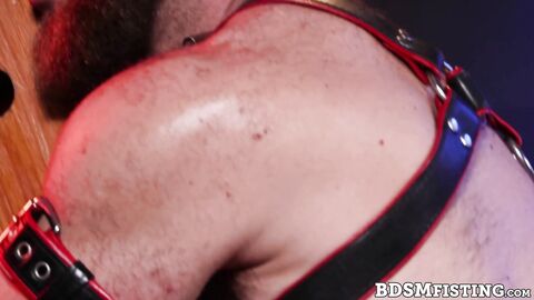 Beefy Bobby Ryker blows Ian Sterlings cock while fist fucking his ass