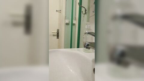 Big Cock Twink Amateur Masturbates on Webcam