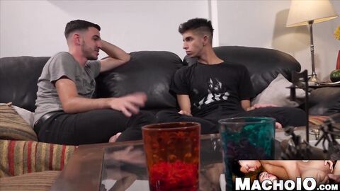 MachoIO.com - Pretty tattooed teen Leon Dash gets warm and sticky facial