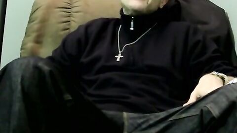 JoeSchmoeXXX.com - American amateur tries out dildo after getting blowjob