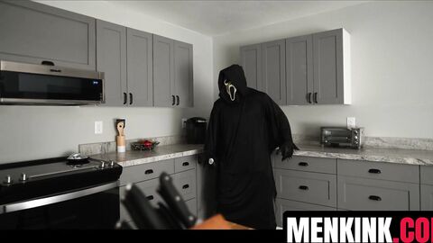 Dante Colle hits Michael Jackmans tender flesh in kinky Halloween play