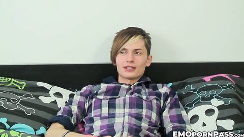 Sexy emo Taylor Fierce releasing massive cum load from long dick
