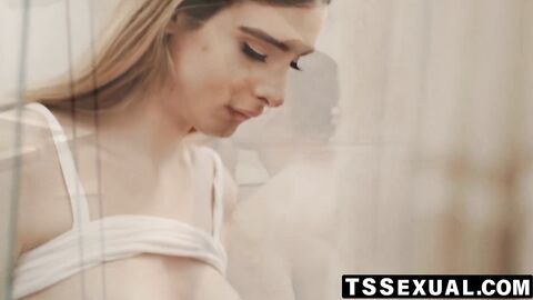 TSSexual.com - Long dicked Johnny B and Ivory Mayhem's hands on session