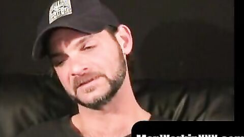 MenWorkinXXX.com - Hardworking American strips down for an intense jerk-off session