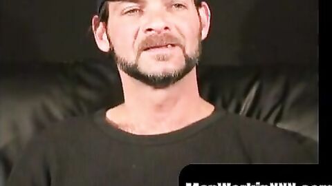 MenWorkinXXX.com - Hardworking American strips down for an intense jerk-off session