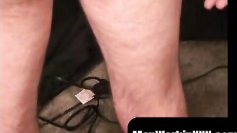 MenWorkinXXX.com - Hardworking American strips down for an intense jerk-off session