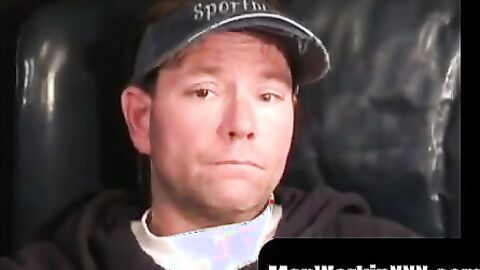 MenWorkinXXX.com - Mature stud jerks off until his load bursts out forcefully