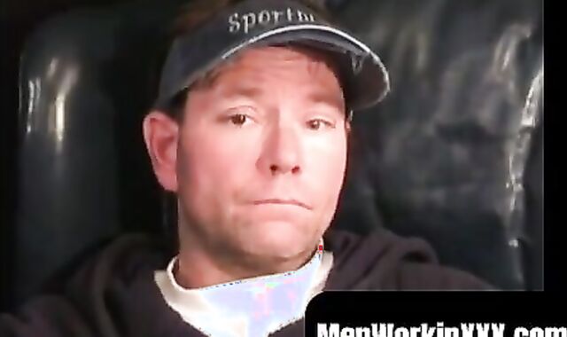 MenWorkinXXX.com - Mature stud jerks off until his load bursts out forcefully