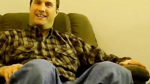 JoeSchmoeXXX.com - Experienced guy sucks his friend off and makes him explode