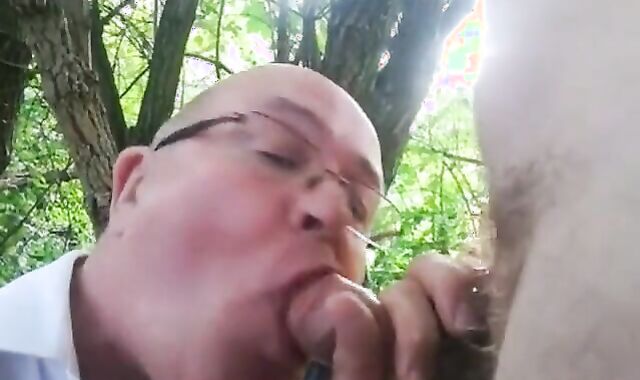Outdoor Blowjob Tables Turned on Amateurs